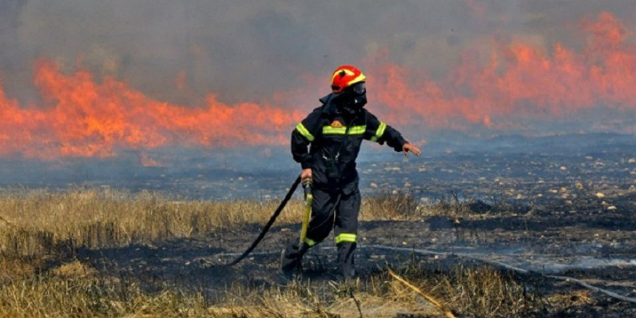 ΕΚΤΑΚΤΟ – ΠΑΦΟΣ: Μαίνονται δύο μεγάλες πυρκαγιές σε Μάρωνα και Πιττοκόπου – Σπεύδουν οχήματα και ελικόπτερα για την κατάσβεση 